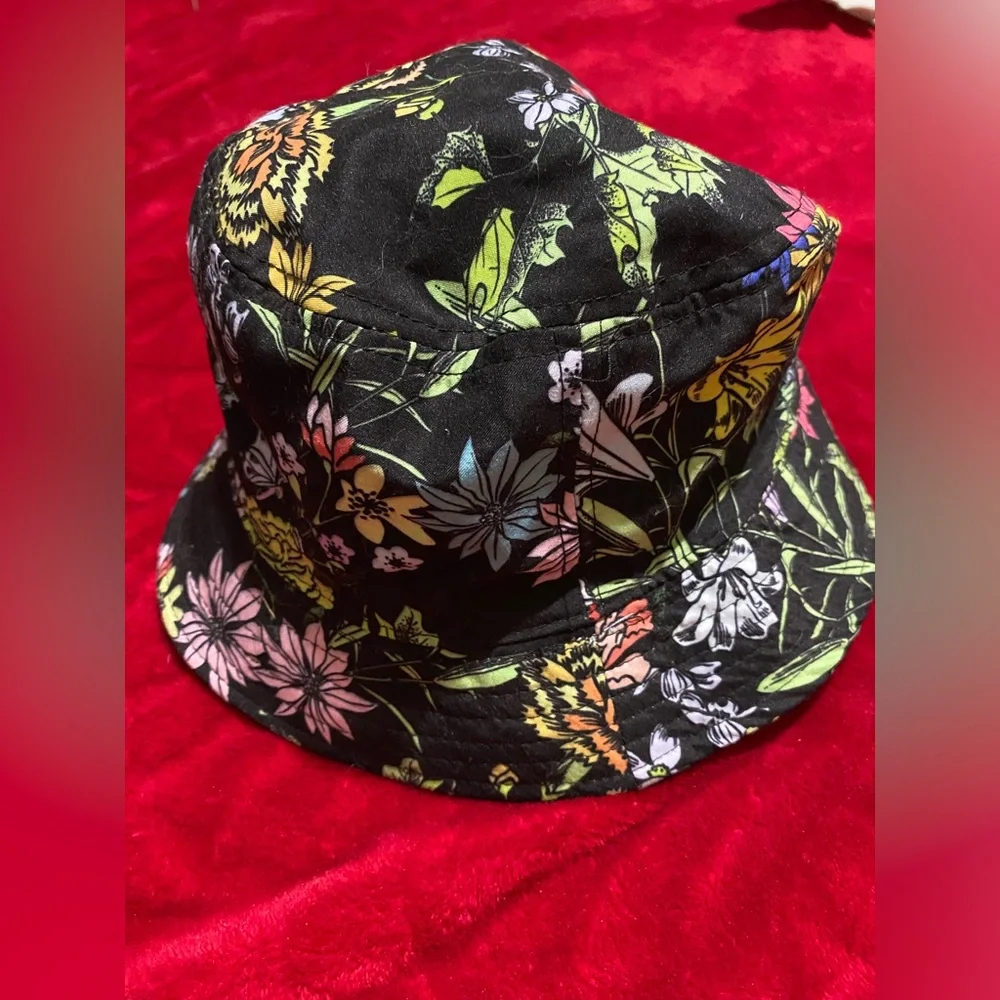 Adult Reversible Bucket Hat Wore Once Perfect Condition Same day shipping CUTE - Picture 7 of 11